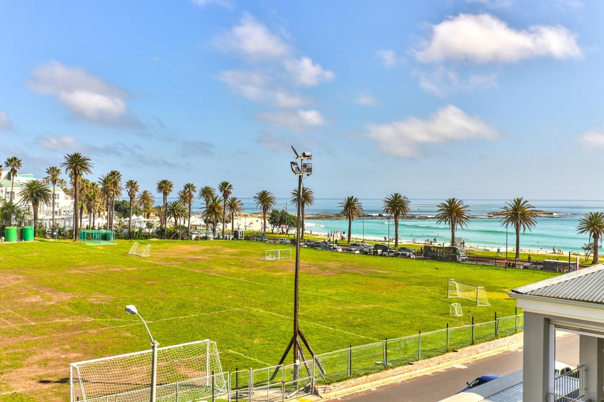 Adjacent Camps Bay Apartment *