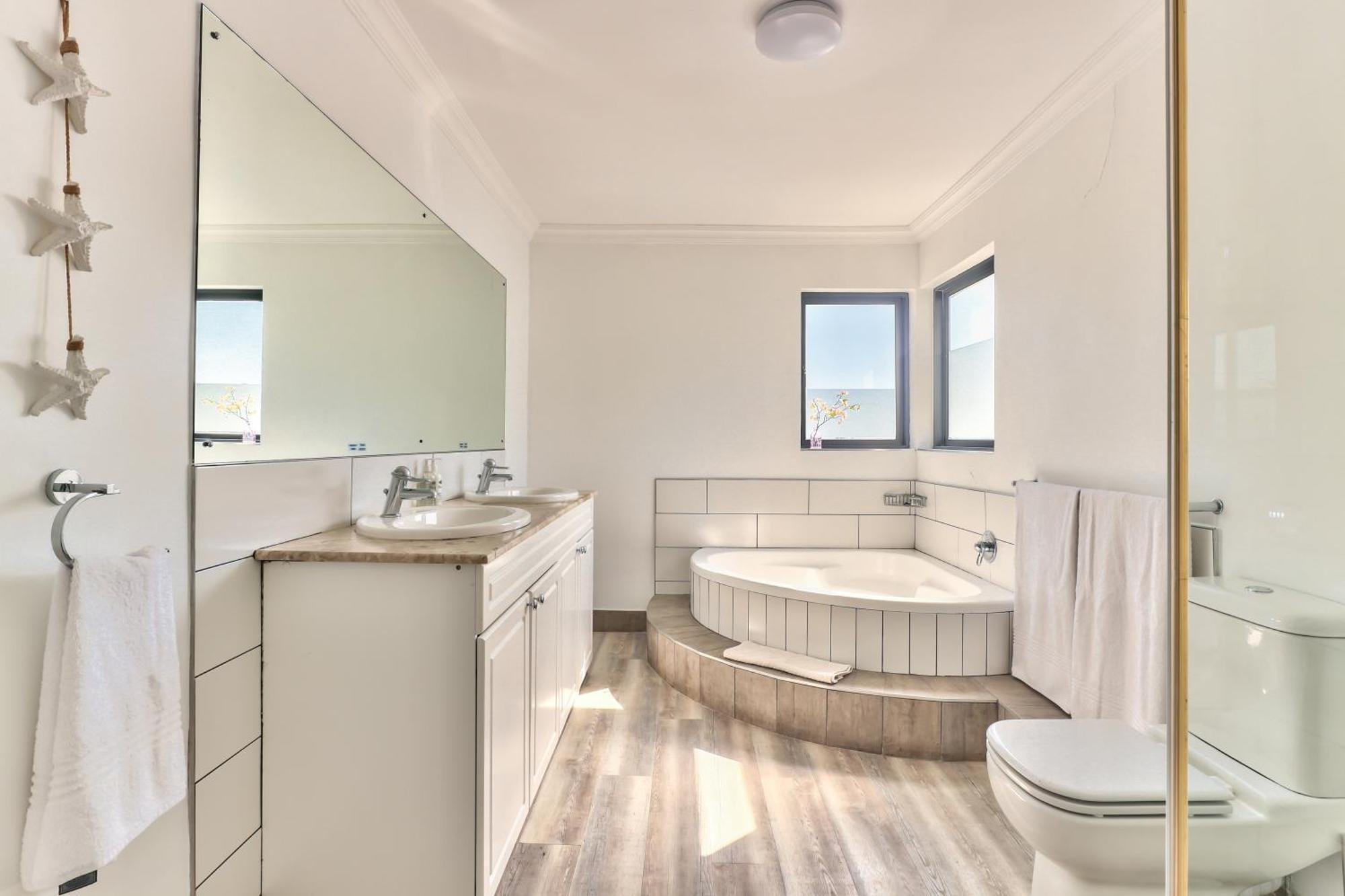 Apartment Adjacent Camps Bay *