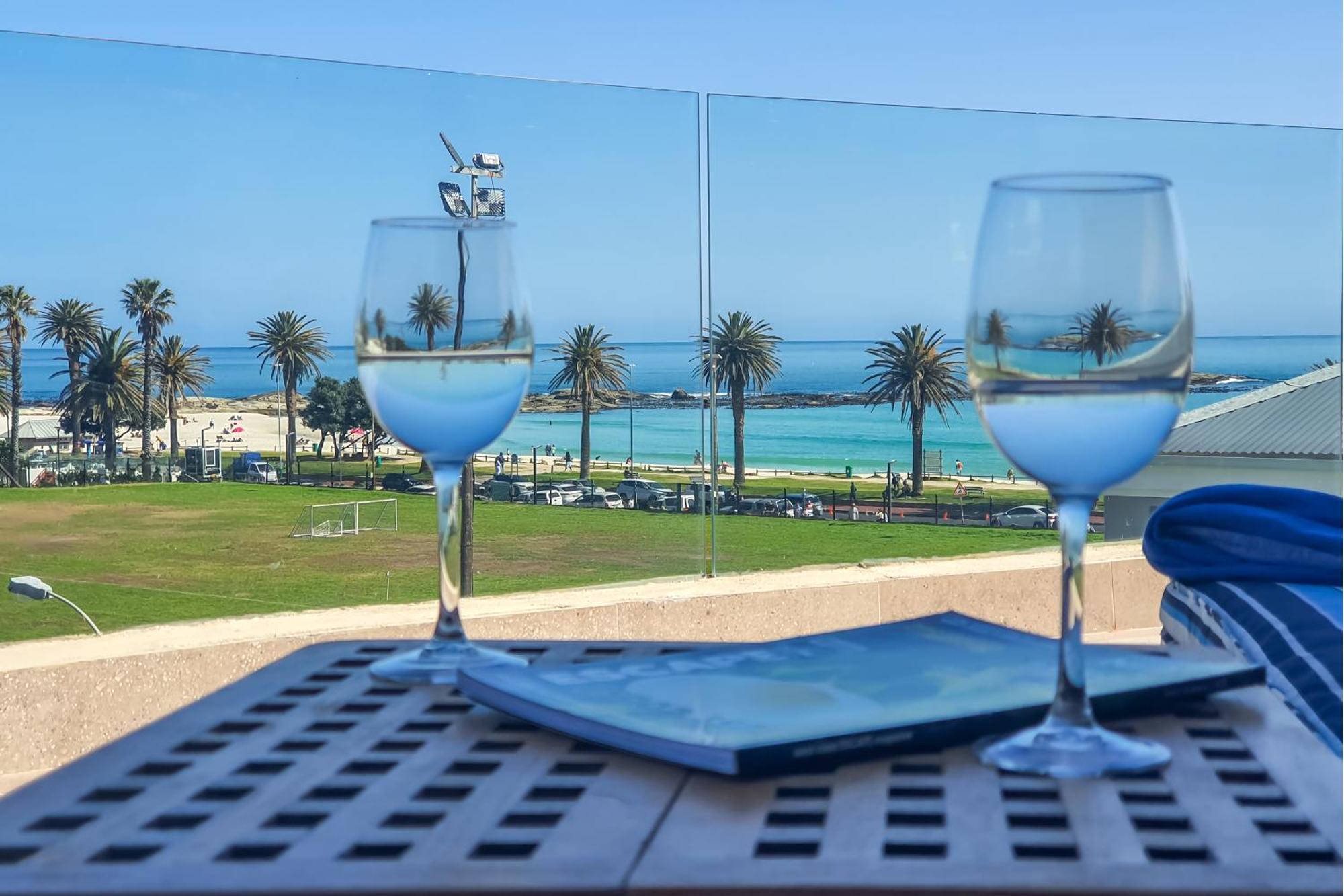 Adjacent Camps Bay Apartment *
